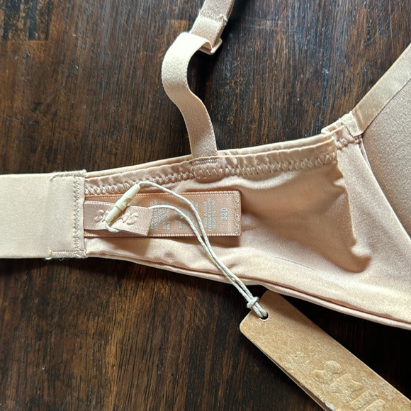 SKIMS Wireless form push up bra NWT - Picture 6 of 8